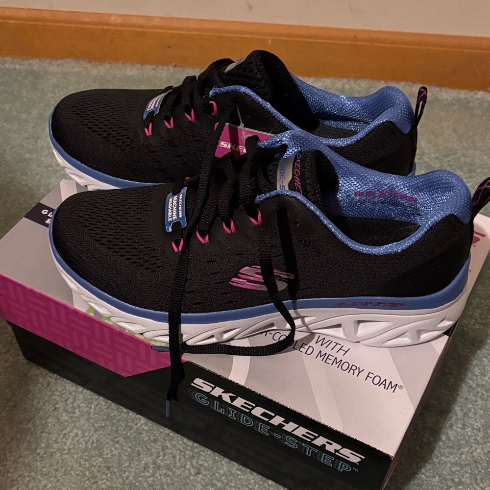 Skechers Black and Pink Running Shoes - Picture 5 of 7